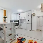 Masterpiece Studio- Free Parking, Wi-fi, Netflix Appartamento