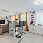 Appartamento Masterpiece Studio- Free Parking, Wi-fi, Netflix Braşov
