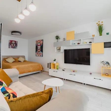 Masterpiece Studio- Free Parking, Wi-fi, Netflix Апартаменти Брашов