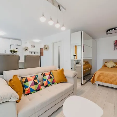 Masterpiece Studio- Free Parking, Wi-fi, Netflix Брашов