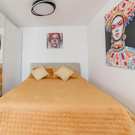 Apartment Masterpiece Studio- Free Parking, Wi-fi, Netflix Brasov