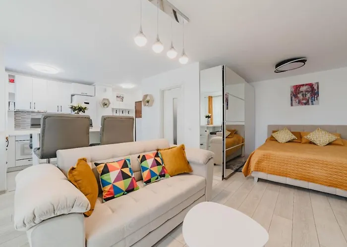 Masterpiece Studio- Free Parking, Wi-fi, Netflix בראשוב